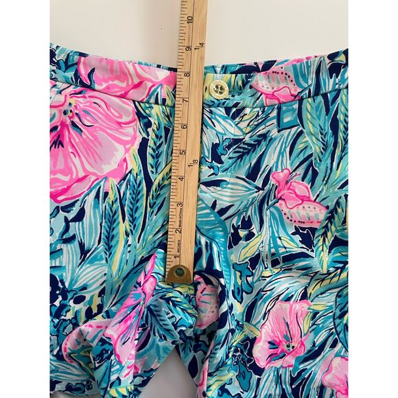 Lilly Pulitzer Size 2 Blue Floral Shorts Scalloped Hem Stretch - Picture 6 of 7